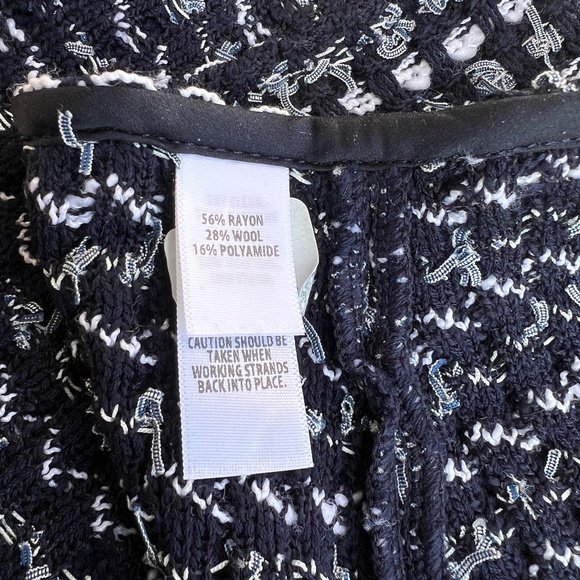 Fabulous St Johns boucle pencil skirt, size 2, Black and white tweed - Picture 5 of 8